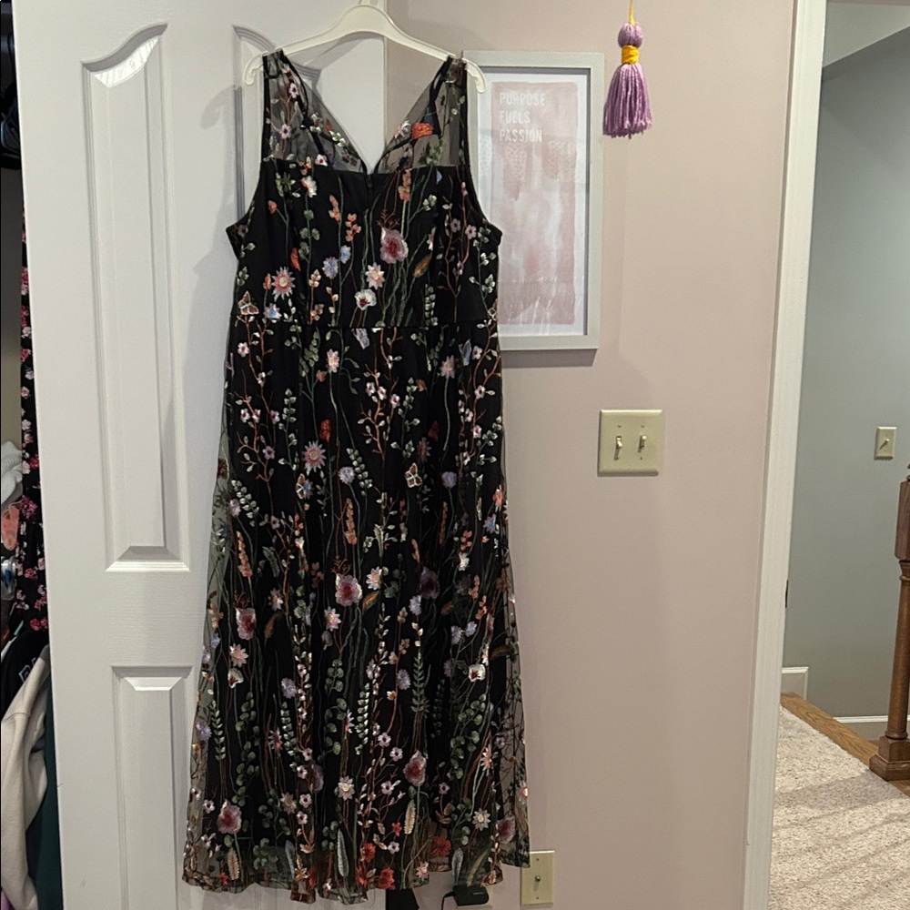 Chic Black Floral Maxi Dress